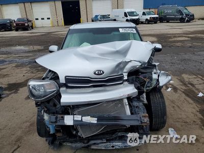 Piąte zdjęcie samochodu w środku: 2019 KIA SOUL BASE VIN:KNDJN2A29K7018153 - miniatura