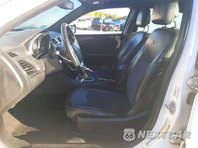 Zdjęcie 7 z 12 samochodu: 2011 CHRYSLER 200 VIN:1C3BC8FG0BN612356 - miniatura
