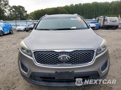 Piąte zdjęcie samochodu w środku: 2018 KIA SORENTO LX VIN:5XYPG4A37JG382629 - miniatura