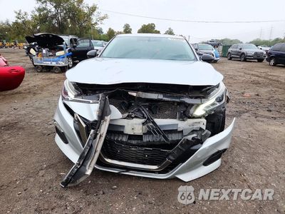 Piąte zdjęcie samochodu w środku: 2019 NISSAN ALTIMA SR VIN:1N4BL4CW2KN325509 - miniatura
