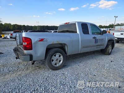 Trzecie zdjęcie samochodu z tyłu: 2013 CHEVROLET SILVERADO K1500 LT VIN:1GCRKSE72DZ247394 - miniatura