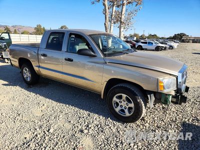 Czwarte zdjęcie samochodu z boku: 2005 DODGE DAKOTA QUAD SLT VIN:1D7HE48N45S211764 - miniatura