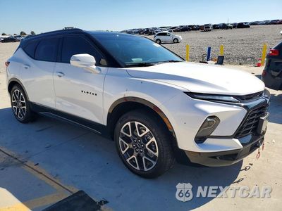 Czwarte zdjęcie samochodu z boku: 2025 CHEVROLET BLAZER RS VIN:3GNKBERS1SS186784 - miniatura