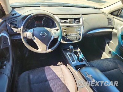 Zdjęcie 8 z 12 samochodu: 2016 NISSAN ALTIMA VIN:1N4AL3AP0GN383501 - miniatura
