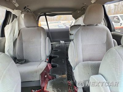 Zdjęcie 10 z 13 samochodu: 2015 TOYOTA SIENNA LE VIN:5TDKK3DC6FS565724 - miniatura