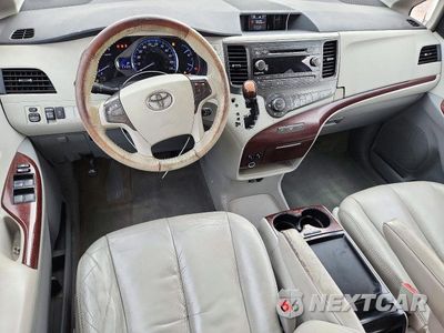 Zdjęcie 8 z 13 samochodu: 2011 TOYOTA SIENNA XLE 8-PASSENGER VIN:5TDYK3DC3BS147092 - miniatura