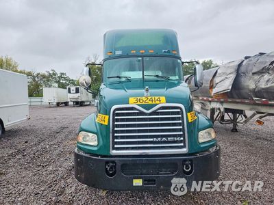 Piąte zdjęcie samochodu w środku: 2017 MACK CXU612 SEMI TRUCK VIN:1M1AW01X0HM009722 - miniatura