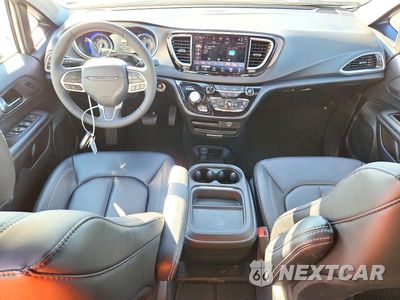 Zdjęcie 8 z 13 samochodu: 2027 CHRYSLER PACIFICA SELECT VIN:2C4RC1BG6VR559421 - miniatura