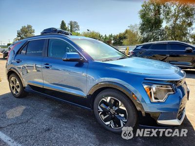 Czwarte zdjęcie samochodu z boku: 2025 KIA NIRO WIND VIN:KNDCR3L17S5142005 - miniatura