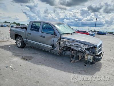 Czwarte zdjęcie samochodu z boku: 2005 DODGE DAKOTA QUAD SLT VIN:1D7HE48N45S314117 - miniatura