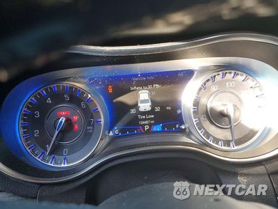 Zdjęcie 9 z 12 samochodu: 2019 CHRYSLER 300 TOURING VIN:2C3CCAAG4KH715663 - miniatura