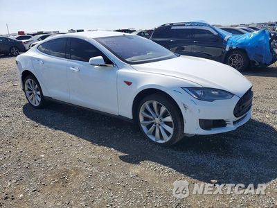 Czwarte zdjęcie samochodu z boku: 2013 TESLA MODEL S VIN:5YJSA1CG7DFP09374 - miniatura