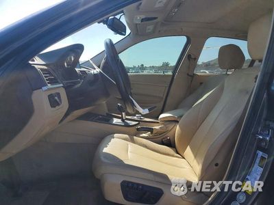 Zdjęcie 7 z 12 samochodu: 2012 BMW 328 I VIN:WBA3A5C56CF345630 - miniatura