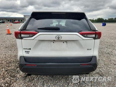 Zdjęcie 6 z 13 samochodu: 2021 TOYOTA RAV4 XLE VIN:2T3W1RFV1MC091202 - miniatura