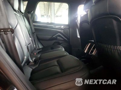 Zdjęcie 10 z 12 samochodu: 2018 PORSCHE CAYENNE VIN:WP1AA2A25GKA12140 - miniatura
