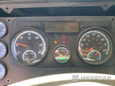 Zdjęcie 9 z 13 samochodu: 2017 FREIGHTLINER CASCADIA 125 SEMI TRUCK VIN:3AKNGEDR1HSHW5834 - miniatura