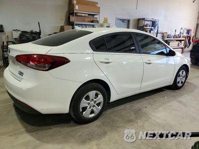 Trzecie zdjęcie samochodu z tyłu: 2018 KIA FORTE LX VIN:3KPFK4A76JE231713 - miniatura