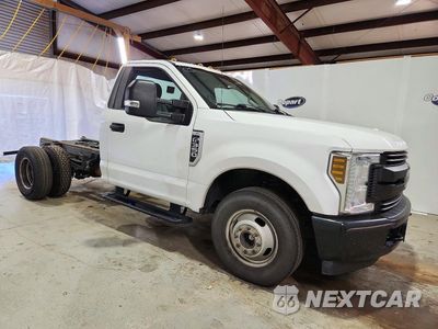 Czwarte zdjęcie samochodu z boku: 2019 FORD F350 SUPER DUTY VIN:1FDRF3G66KEE36466 - miniatura
