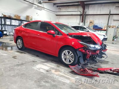 Czwarte zdjęcie samochodu z boku: 2019 CHEVROLET CRUZE LT VIN:1G1BE5SM9K7142633 - miniatura