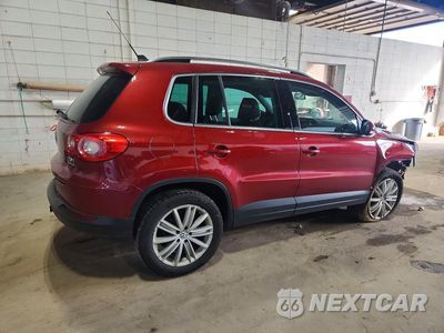 Trzecie zdjęcie samochodu z tyłu: 2011 VOLKSWAGEN TIGUAN S VIN:WVGBV7AX5BW001347 - miniatura