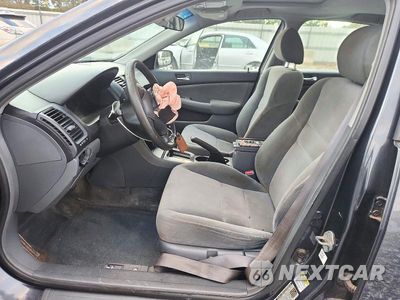 Zdjęcie 7 z 12 samochodu: 2004 HONDA ACCORD EX VIN:1HGCM56624A002439 - miniatura