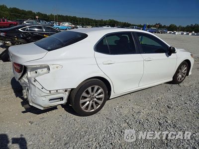 Trzecie zdjęcie samochodu z tyłu: 2018 TOYOTA CAMRY LE VIN:4T1B11HK4JU643703 - miniatura