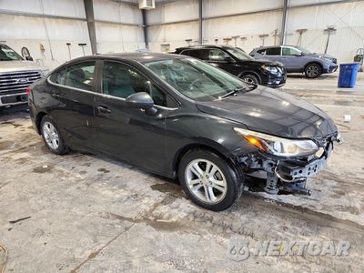 Czwarte zdjęcie samochodu z boku: 2018 CHEVROLET CRUZE LT VIN:1G1BE5SM4J7228544 - miniatura