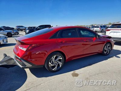 Trzecie zdjęcie samochodu z tyłu: 2025 HYUNDAI ELANTRA SEL SPORT VIN:KMHLM4DG4SU091975 - miniatura