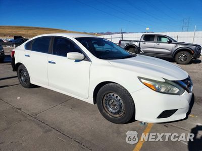 Czwarte zdjęcie samochodu z boku: 2016 NISSAN ALTIMA 2.5 S VIN:1N4AL3AP5GN313623 - miniatura