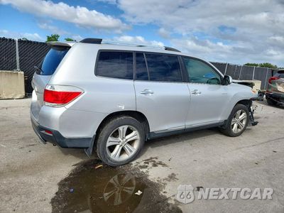 Trzecie zdjęcie samochodu z tyłu: 2013 TOYOTA HIGHLANDER LIMITED VIN:5TDDK3EH4DS202743 - miniatura