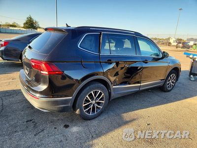 Trzecie zdjęcie samochodu z tyłu: 2020 VOLKSWAGEN TIGUAN SE VIN:3VV3B7AX0LM121013 - miniatura