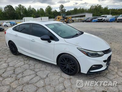 Czwarte zdjęcie samochodu z boku: 2018 CHEVROLET CRUZE LT VIN:1G1BE5SM9J7111123 - miniatura