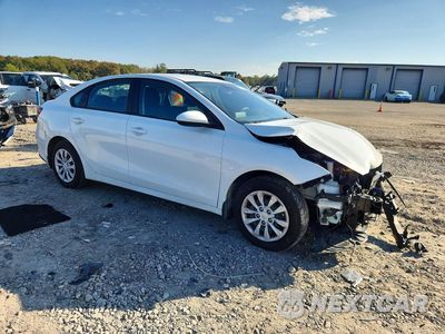 Czwarte zdjęcie samochodu z boku: 2021 KIA FORTE FE VIN:3KPF24ADXME345157 - miniatura
