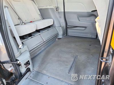 Zdjęcie 11 z 13 samochodu: 2013 TOYOTA SIENNA LE VIN:5TDKK3DC6DS309290 - miniatura