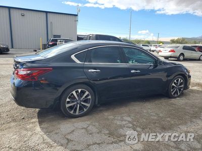 Trzecie zdjęcie samochodu z tyłu: 2017 NISSAN ALTIMA 2.5 SR VIN:1N4AL3AP2HN359623 - miniatura