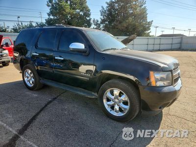 Czwarte zdjęcie samochodu z boku: 2013 CHEVROLET TAHOE K1500 LS VIN:1GNSKAE02DR367198 - miniatura