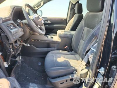 Zdjęcie 7 z 14 samochodu: 2023 CHEVROLET SUBURBAN C1500 LS VIN:1GNSCBKD5PR465219 - miniatura