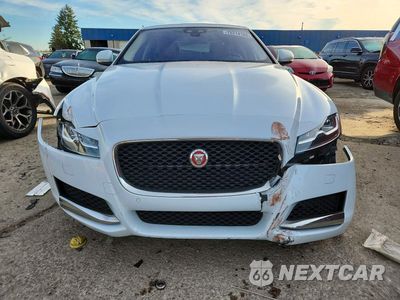 Piąte zdjęcie samochodu w środku: 2018 JAGUAR XF PORTFOLIO LE VIN:SAJBN4EVXJCY54128 - miniatura