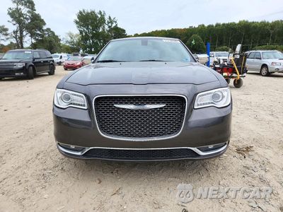 Piąte zdjęcie samochodu w środku: 2015 CHRYSLER 300C VIN:2C3CCAKG3FH923439 - miniatura