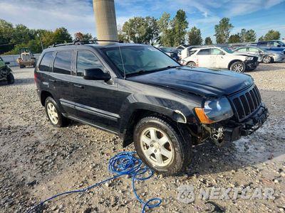 Czwarte zdjęcie samochodu z boku: 2009 JEEP GRAND CHEROKEE LAREDO VIN:1J8GR48K99C521420 - miniatura