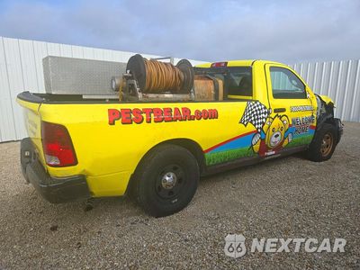 Trzecie zdjęcie samochodu z tyłu: 2022 RAM 1500 CLASSIC TRADESMAN VIN:3C6JR6DG0NG233925 - miniatura