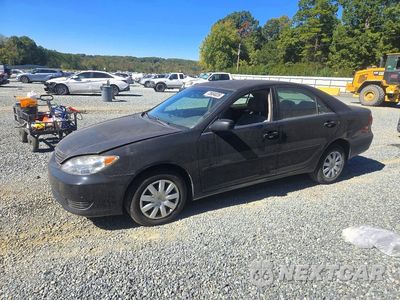 2005 TOYOTA CAMRY LE 4T1BE32K85U062400 - główne zdjęcie licytacji z USA - miniatura