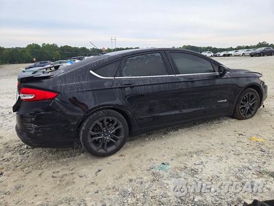 Trzecie zdjęcie samochodu z tyłu: 2018 FORD FUSION SE HYBRID VIN:3FA6P0LU3JR248805 - miniatura