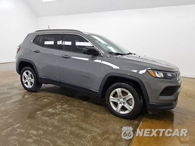 Czwarte zdjęcie samochodu z boku: 2023 JEEP COMPASS LATITUDE VIN:3C4NJDBN6PT558130 - miniatura