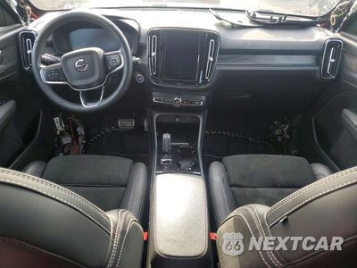Zdjęcie 8 z 13 samochodu: 2022 VOLVO XC40 T5 R-DESIGN VIN:YV4162UM9N2791083 - miniatura