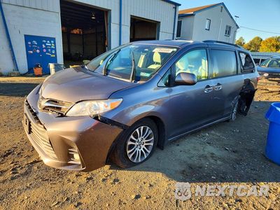 2019 TOYOTA SIENNA XLE 8-PASSENGER 5TDYZ3DC1KS002984 - główne zdjęcie licytacji z USA - miniatura