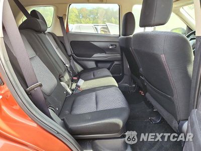 Zdjęcie 11 z 13 samochodu: 2014 MITSUBISHI OUTLANDER SE VIN:JA4AD3A37EZ018298 - miniatura