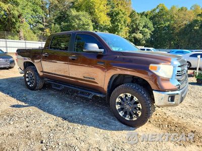 Czwarte zdjęcie samochodu z boku: 2017 TOYOTA TUNDRA SR5 VIN:5TFDW5F10HX655095 - miniatura