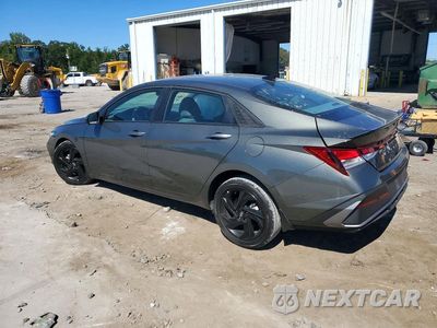 Drugie zdjęcie samochodu z przodu: 2026 HYUNDAI ELANTRA SEL SPORT VIN:KMHLM4DG5TU243599 - miniatura