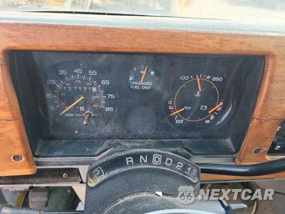 Zdjęcie 9 z 13 samochodu: 1992 CHEVROLET SUBURBAN VIN:2GBEG25KXN4121687 - miniatura